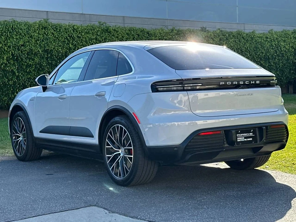 2025 Porsche Macan Electric - Image 3 of 5