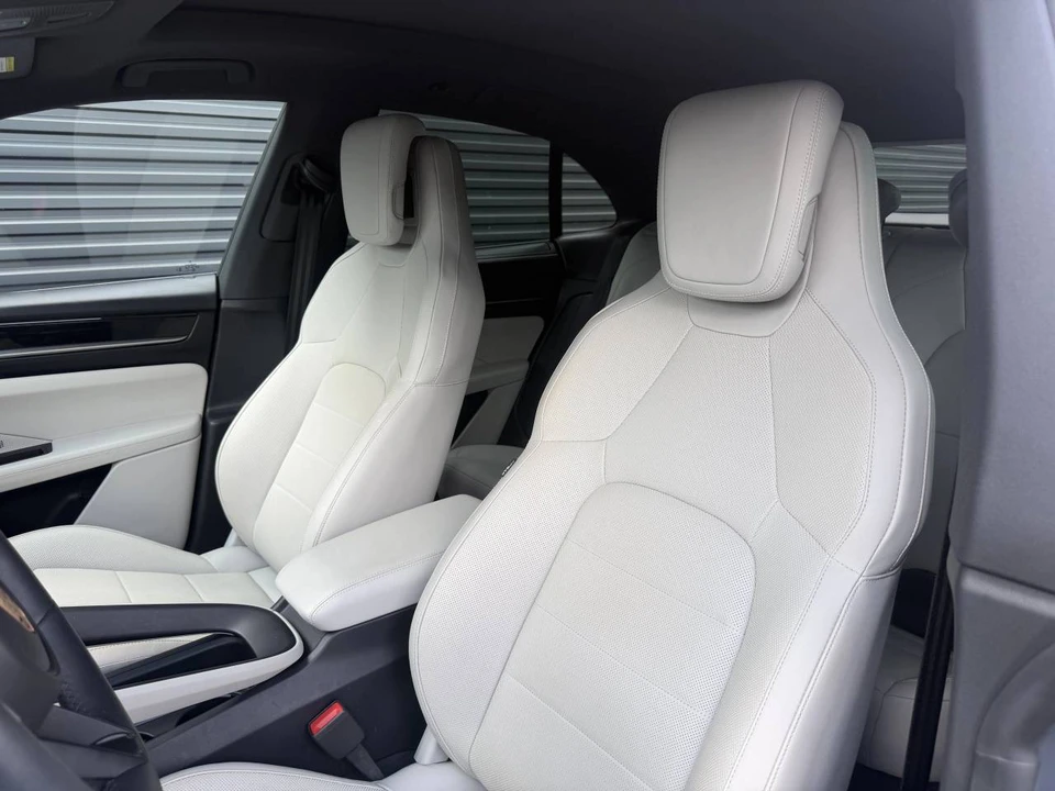 2025 Porsche Macan Electric - Image 5 of 5