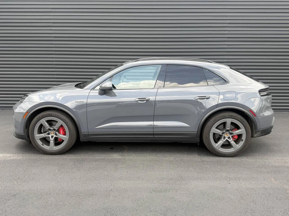 2025 Porsche Macan Electric - Image 2 of 5