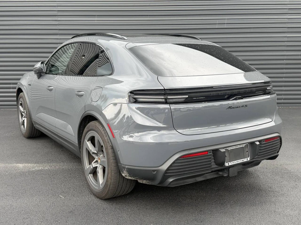 2025 Porsche Macan Electric - Image 3 of 5