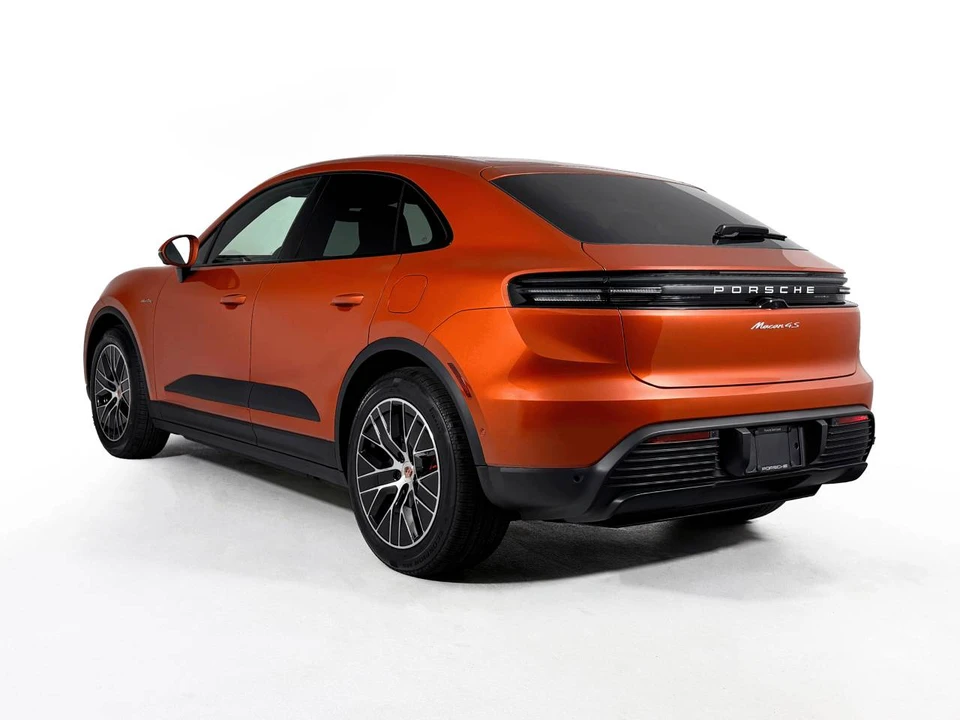 2025 Porsche Macan Electric - Image 3 of 5