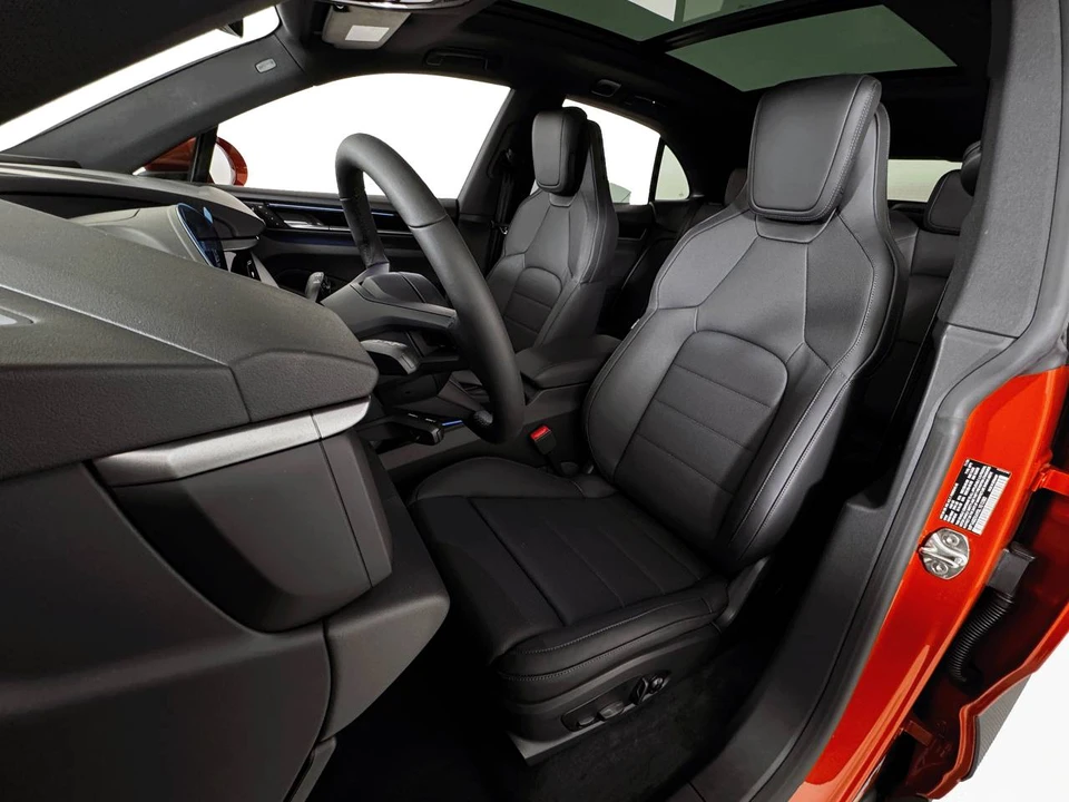 2025 Porsche Macan Electric - Image 5 of 5