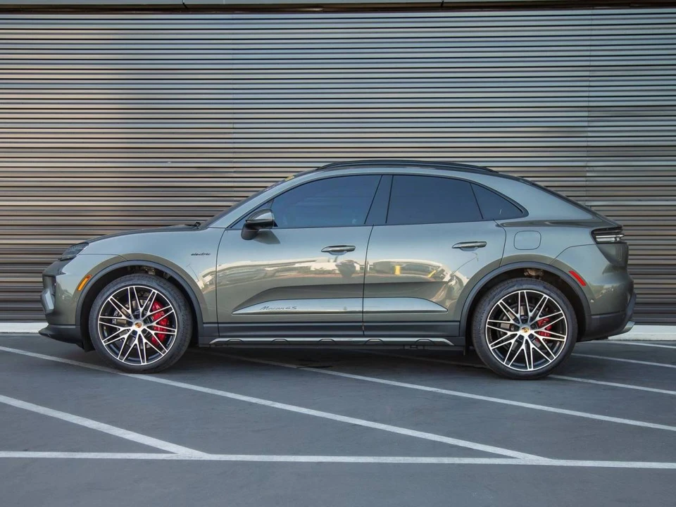 2025 Porsche Macan Electric - Image 2 of 5