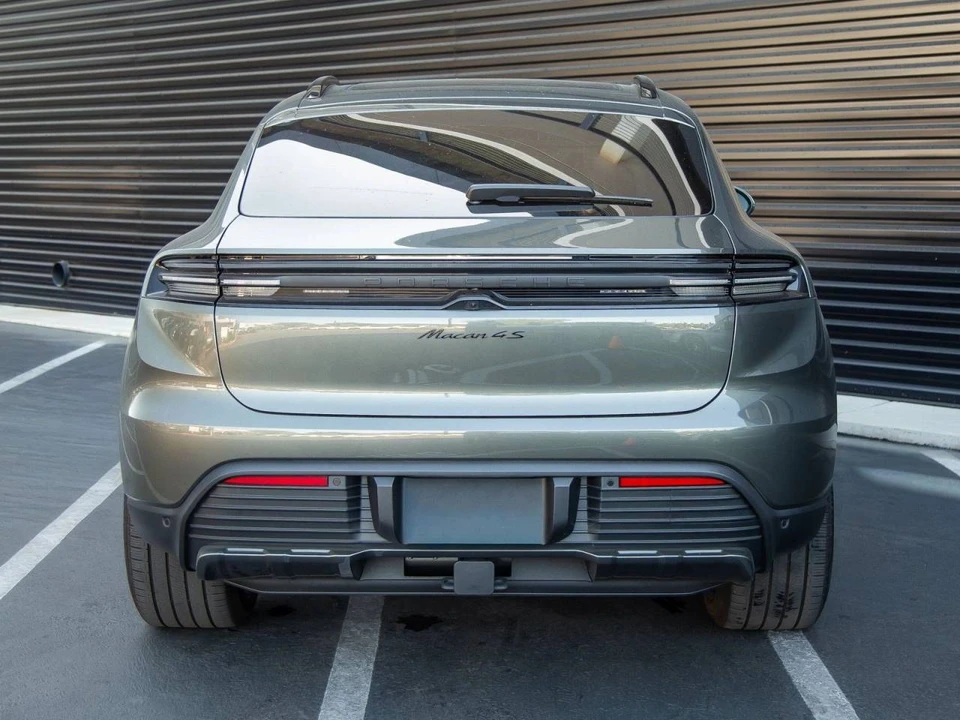 2025 Porsche Macan Electric - Image 3 of 5
