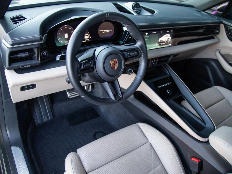 2025 Porsche Macan Electric - Image 4 of 5