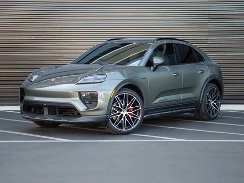 2025 Porsche Macan 4S Electric