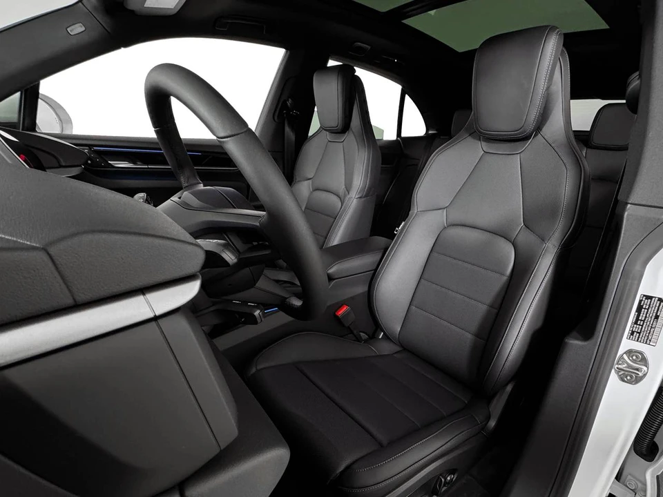 2025 Porsche Macan Electric - Image 5 of 5