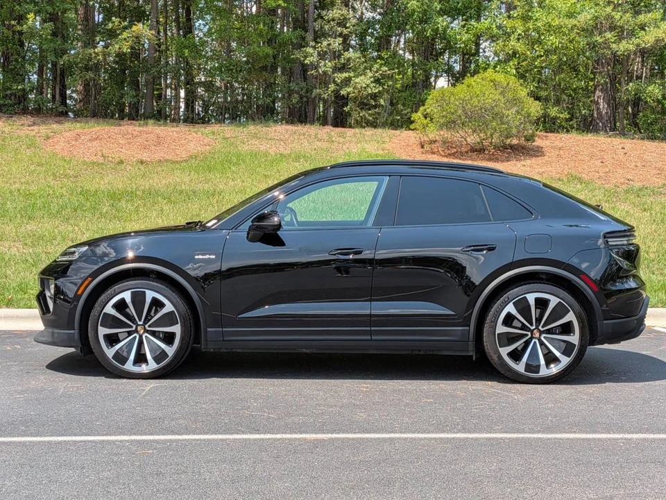 2025 Porsche Macan Electric - Image 2 of 5