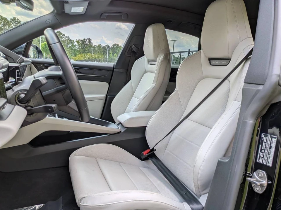2025 Porsche Macan Electric - Image 5 of 5