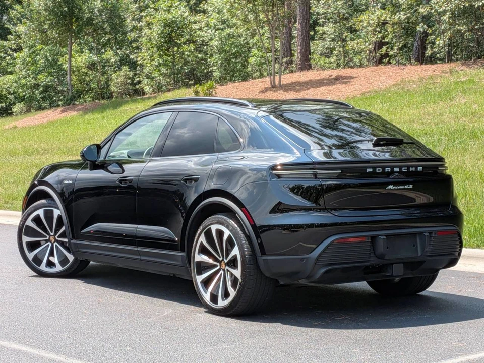 2025 Porsche Macan Electric - Image 3 of 5
