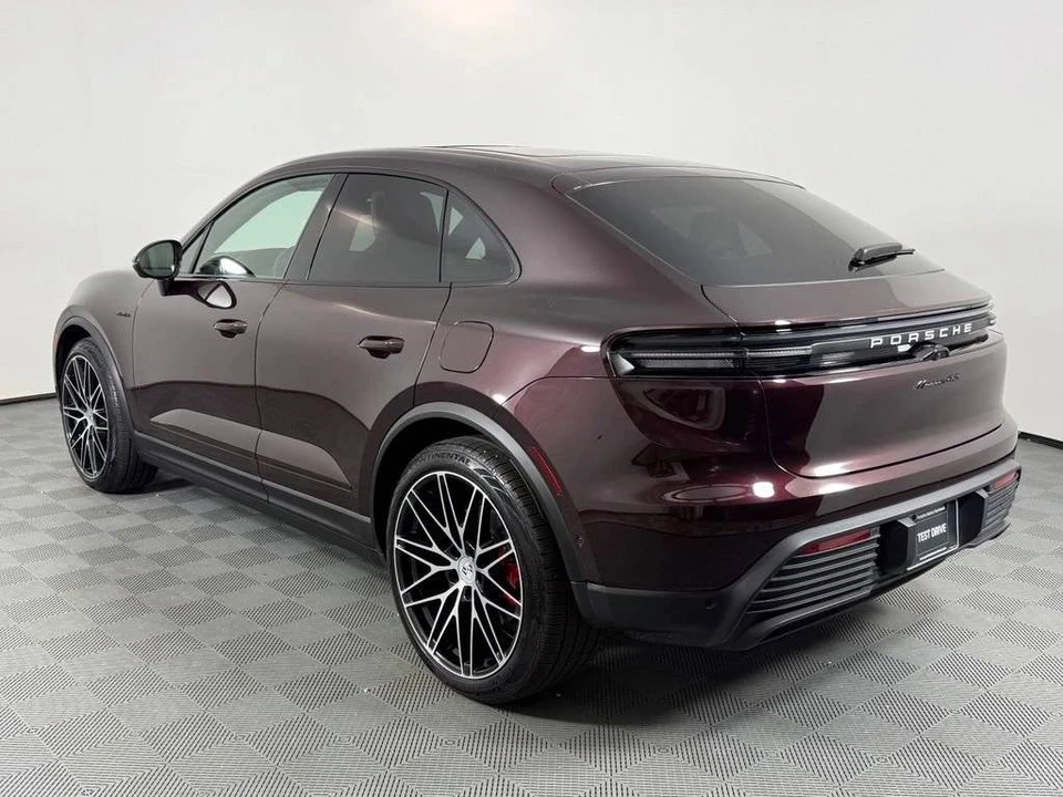2025 Porsche Macan Electric - Image 3 of 5