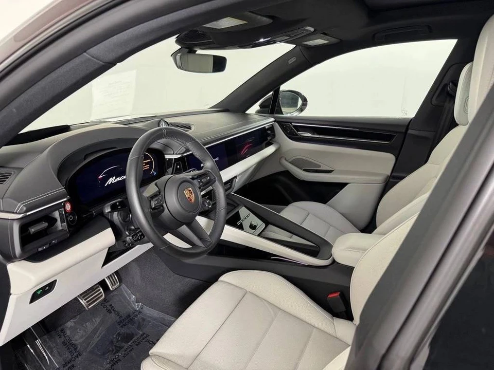 2025 Porsche Macan Electric - Image 4 of 5