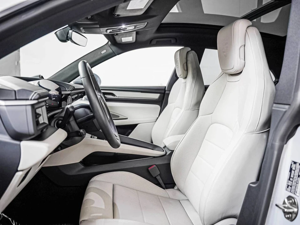 2025 Porsche Macan Electric - Image 5 of 5