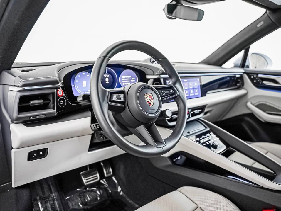 2025 Porsche Macan Electric - Image 4 of 5