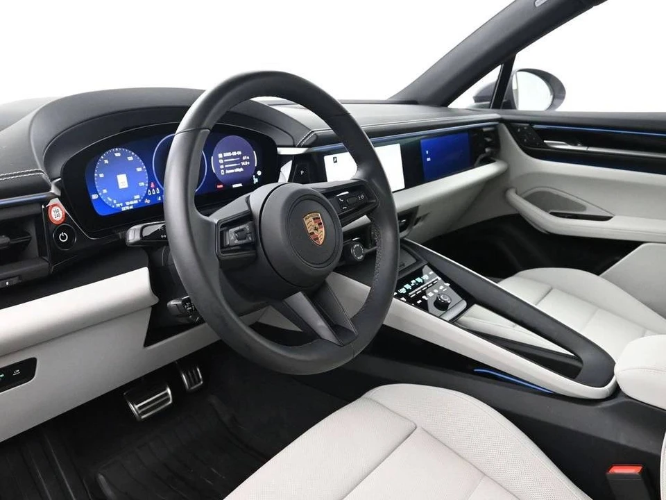 2025 Porsche Macan Electric - Image 4 of 4