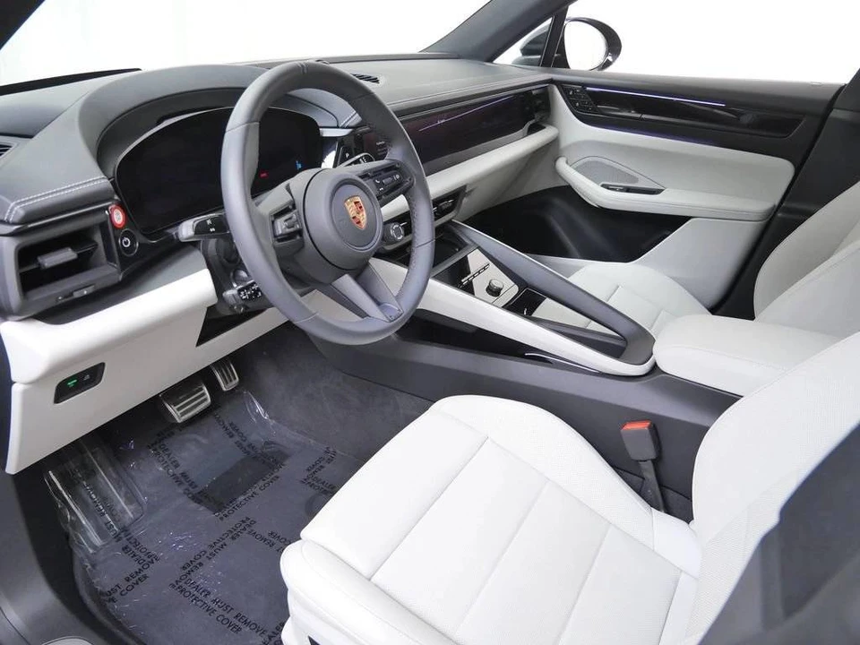 2025 Porsche Macan Electric - Image 4 of 5