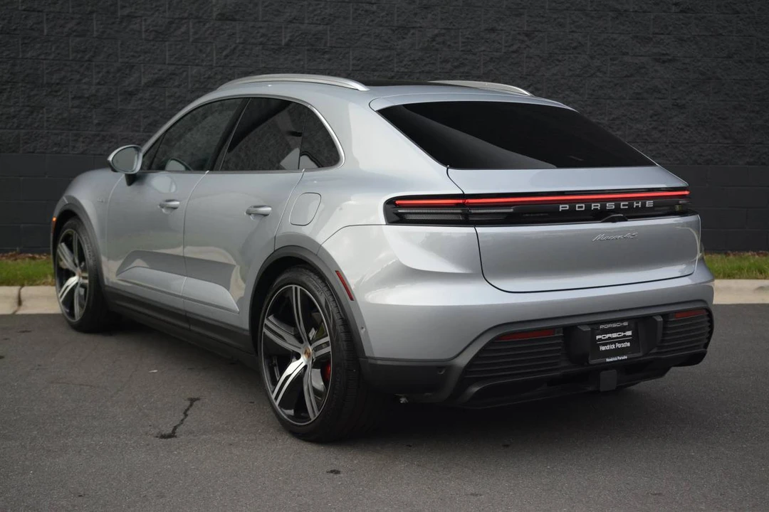 2025 Porsche Macan Electric - Image 3 of 5