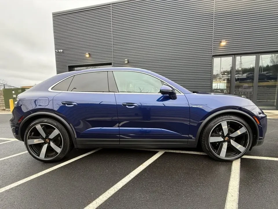 2025 Porsche Macan Electric - Image 3 of 7