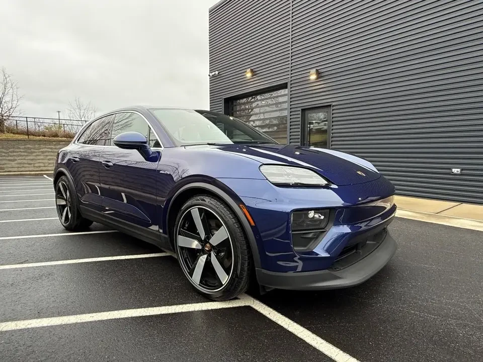 2025 Porsche Macan Electric - Image 4 of 7