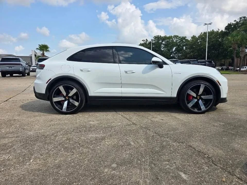 2025 Porsche Macan - Image 5 of 20