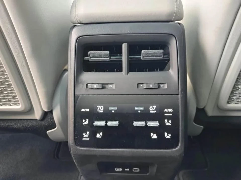 2025 Porsche Macan - Image 13 of 20