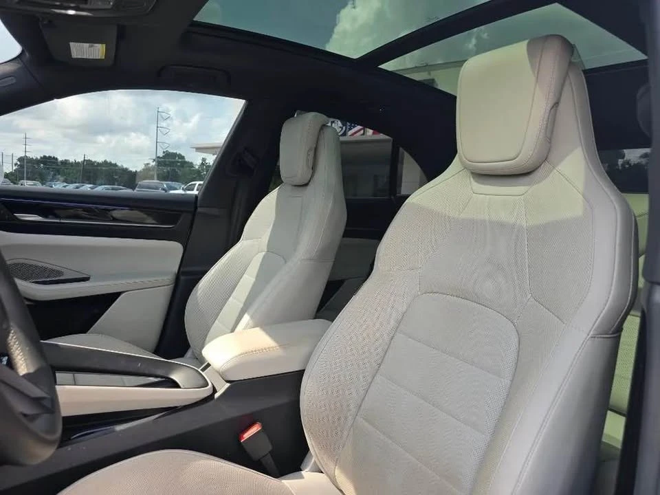 2025 Porsche Macan - Image 7 of 20