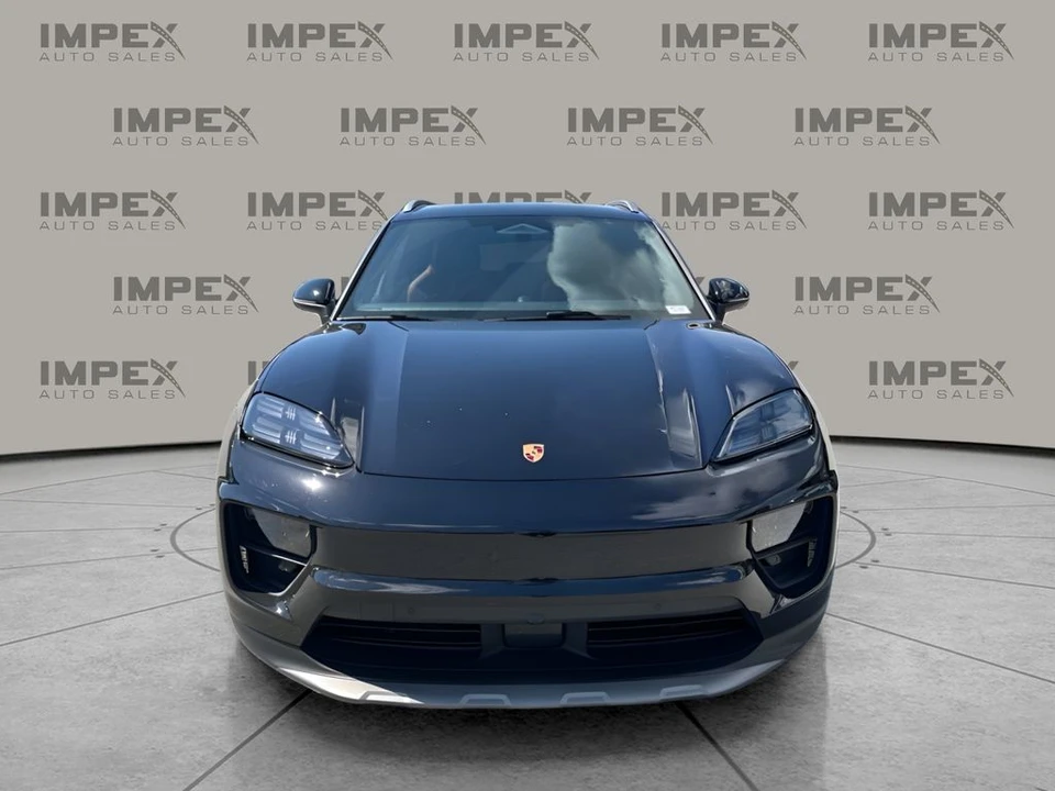 2025 Porsche Macan - Image 8 of 31