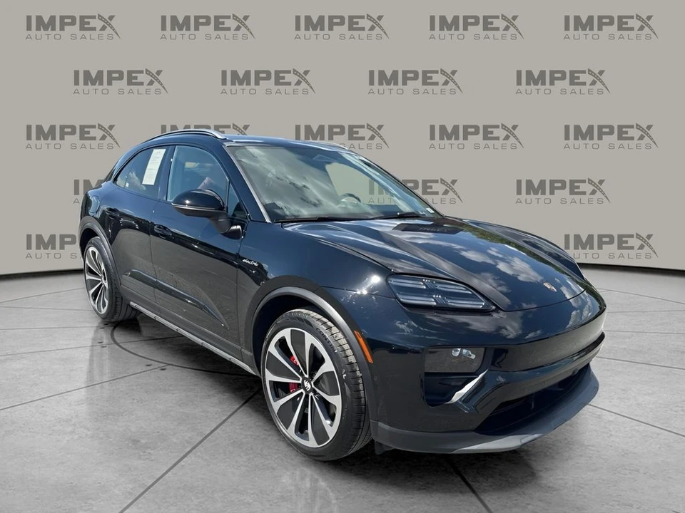 2025 Porsche Macan - Image 7 of 31