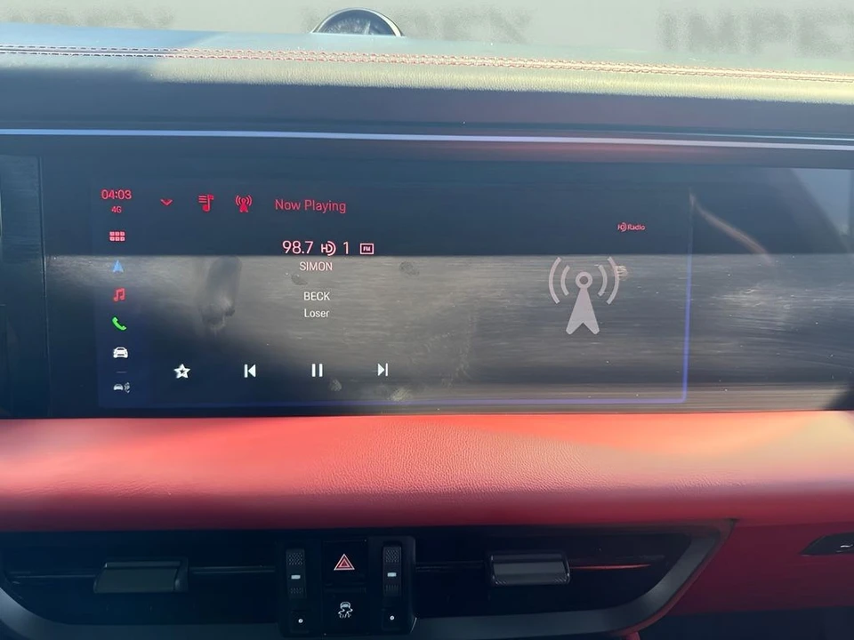 2025 Porsche Macan - Image 18 of 31