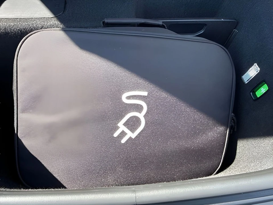 2025 Porsche Macan - Image 31 of 31
