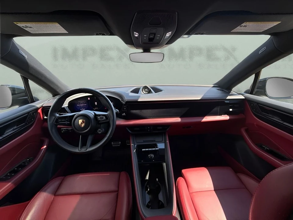 2025 Porsche Macan - Image 14 of 31