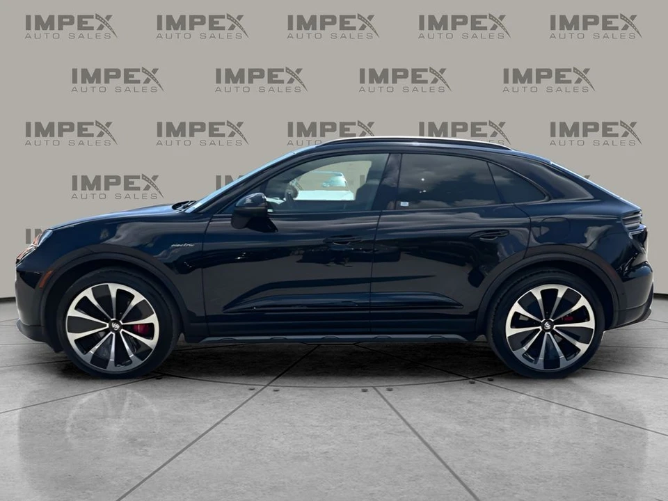 2025 Porsche Macan - Image 2 of 31