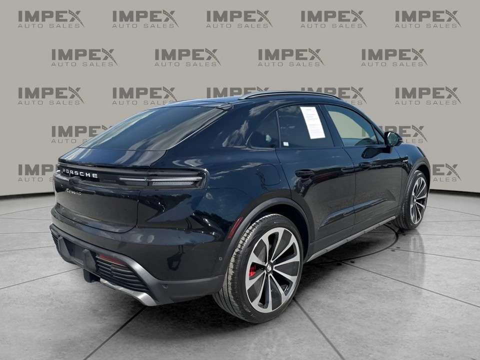 2025 Porsche Macan - Image 5 of 31