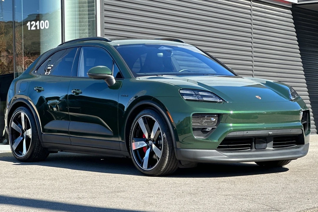 2025 Porsche Macan Electric - Image 10 of 21