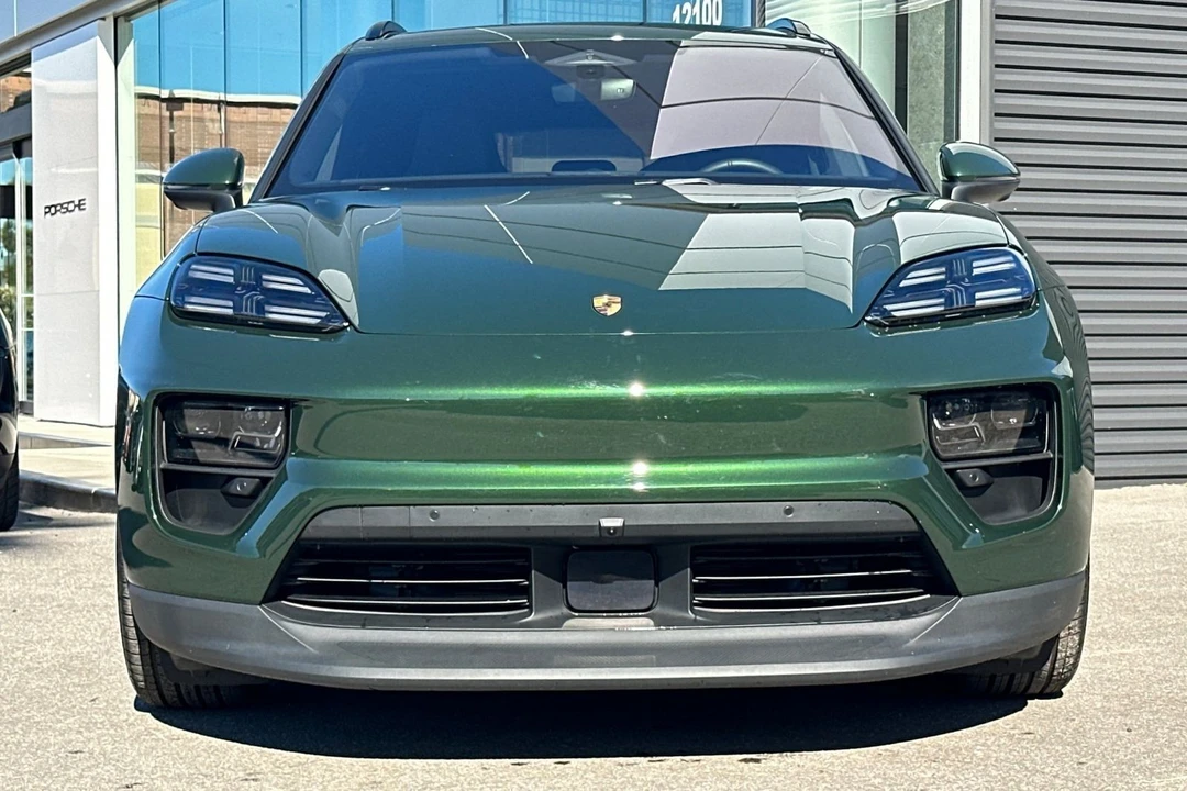 2025 Porsche Macan Electric - Image 11 of 21
