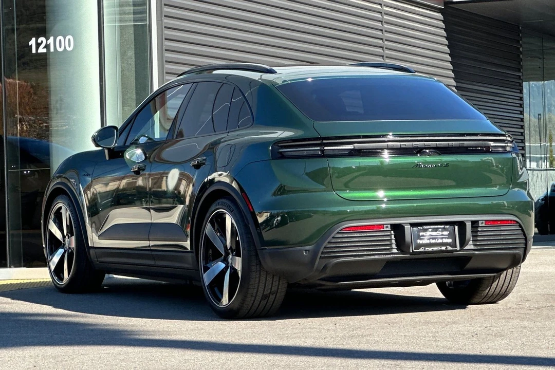 2025 Porsche Macan Electric - Image 3 of 21