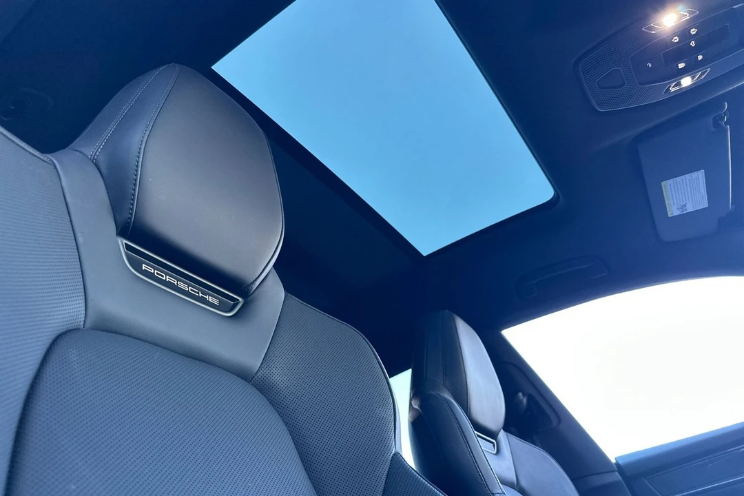 2025 Porsche Macan Electric - Image 19 of 21