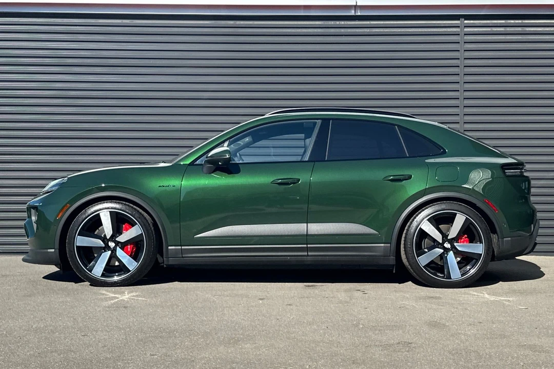 2025 Porsche Macan Electric - Image 2 of 21