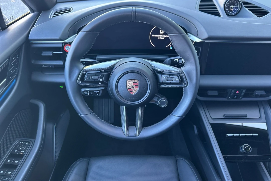 2025 Porsche Macan Electric - Image 16 of 21