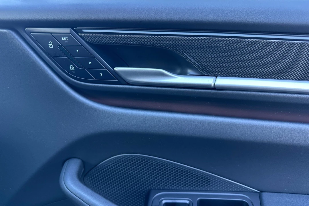 2025 Porsche Macan Electric - Image 20 of 21