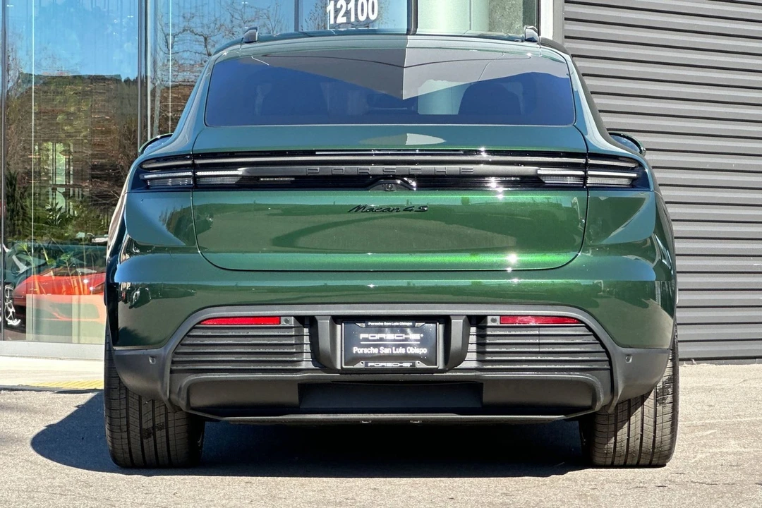 2025 Porsche Macan Electric - Image 7 of 21