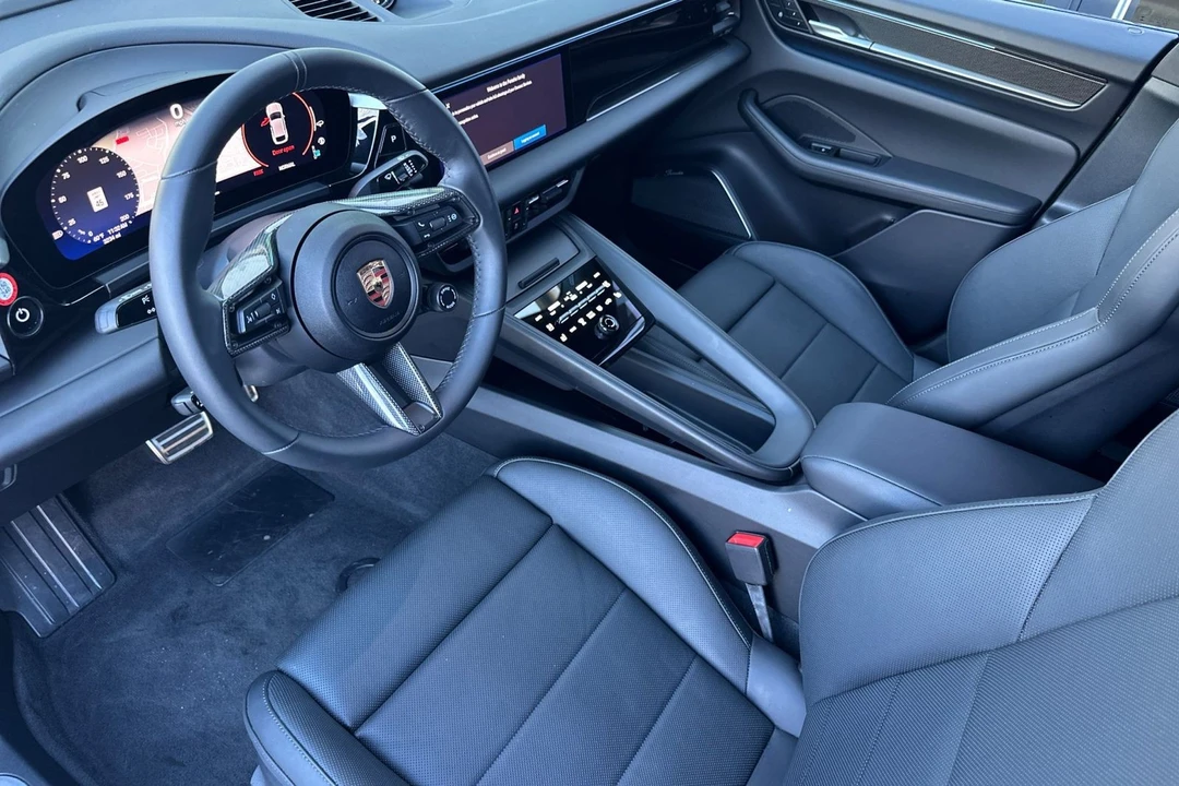 2025 Porsche Macan Electric - Image 4 of 21