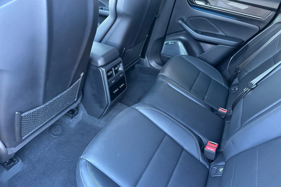 2025 Porsche Macan Electric - Image 15 of 21
