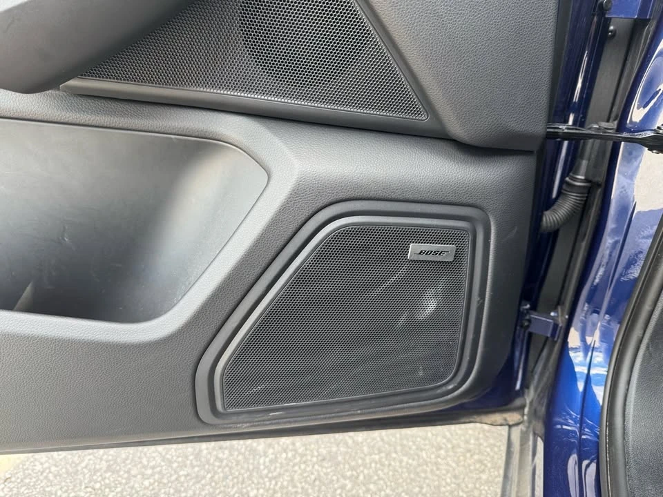 2025 Porsche Macan - Image 9 of 14