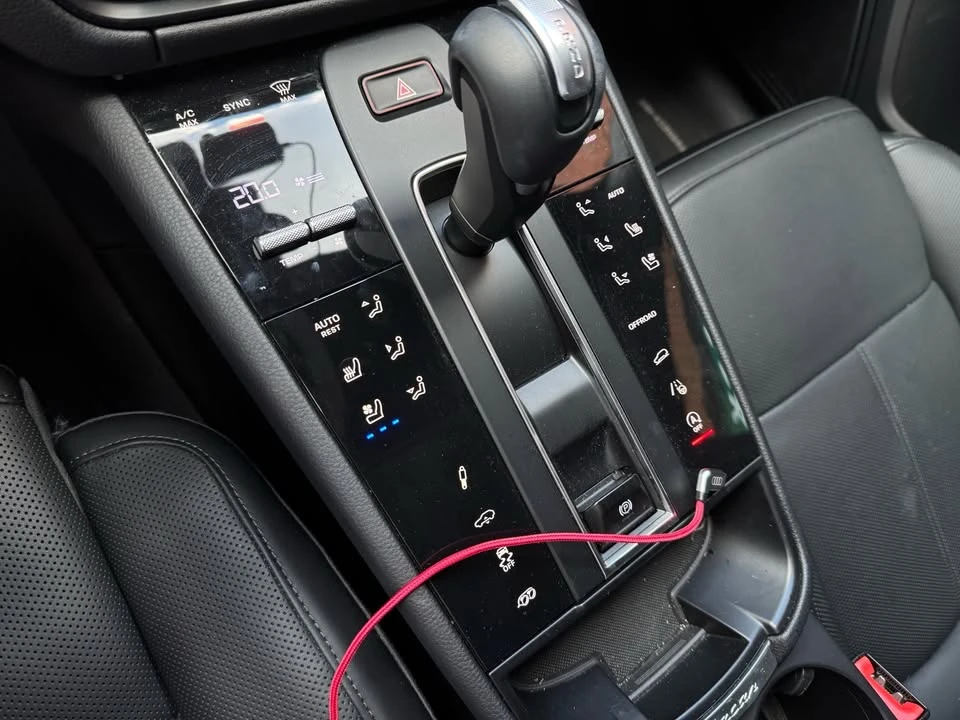 2025 Porsche Macan - Image 12 of 14