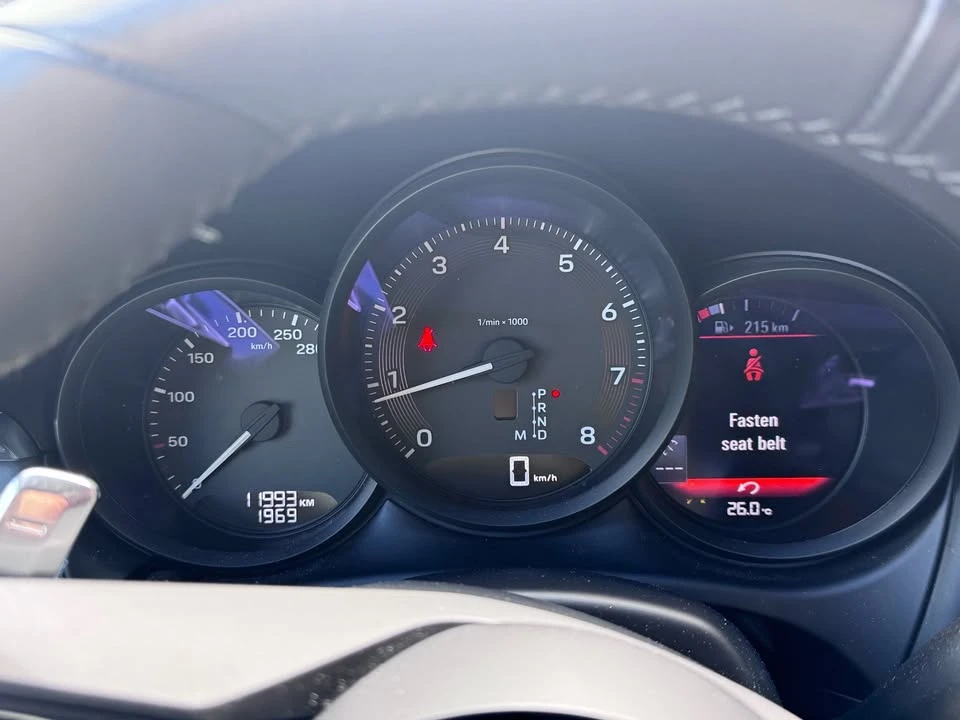 2025 Porsche Macan Electric - Image 9 of 17