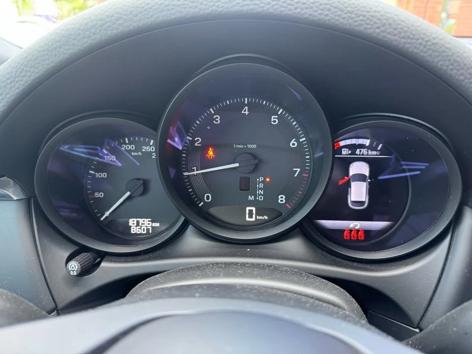 2025 Porsche Macan - Image 10 of 14