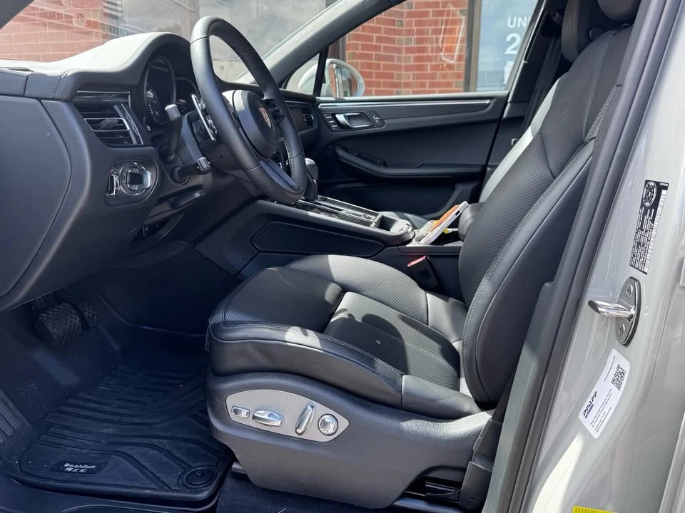 2025 Porsche Macan Electric - Image 7 of 17