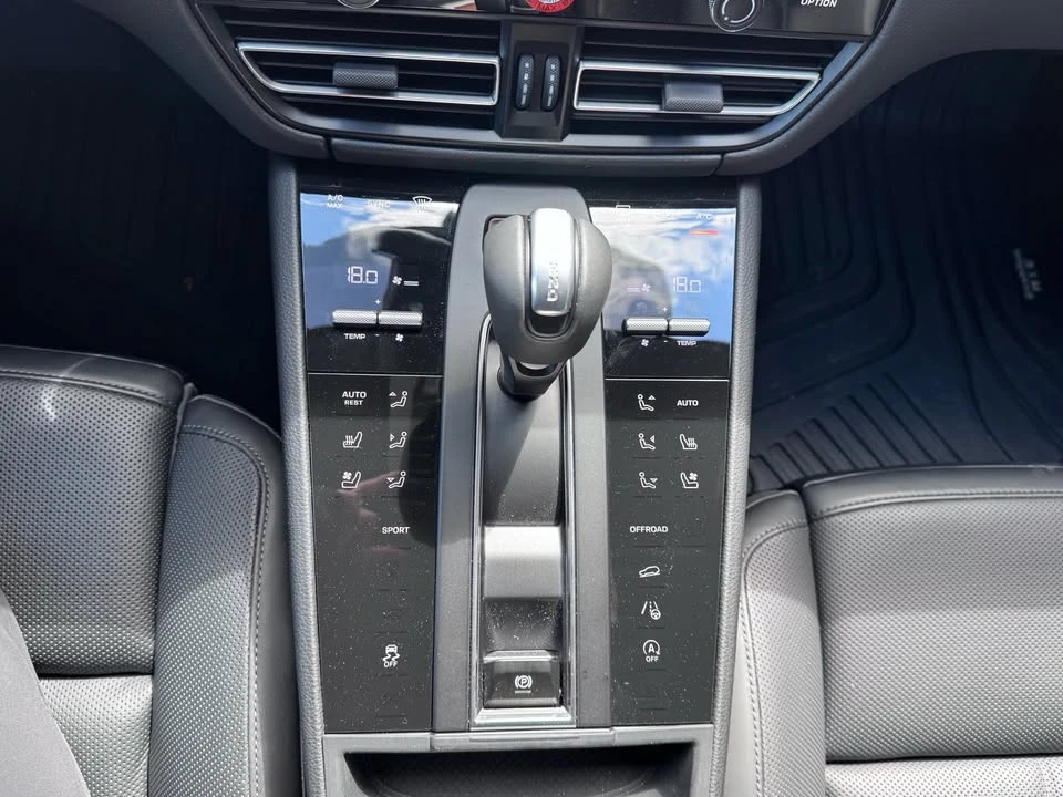 2025 Porsche Macan Electric - Image 6 of 17