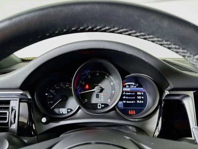 2025 Porsche Macan Electric - Image 13 of 20